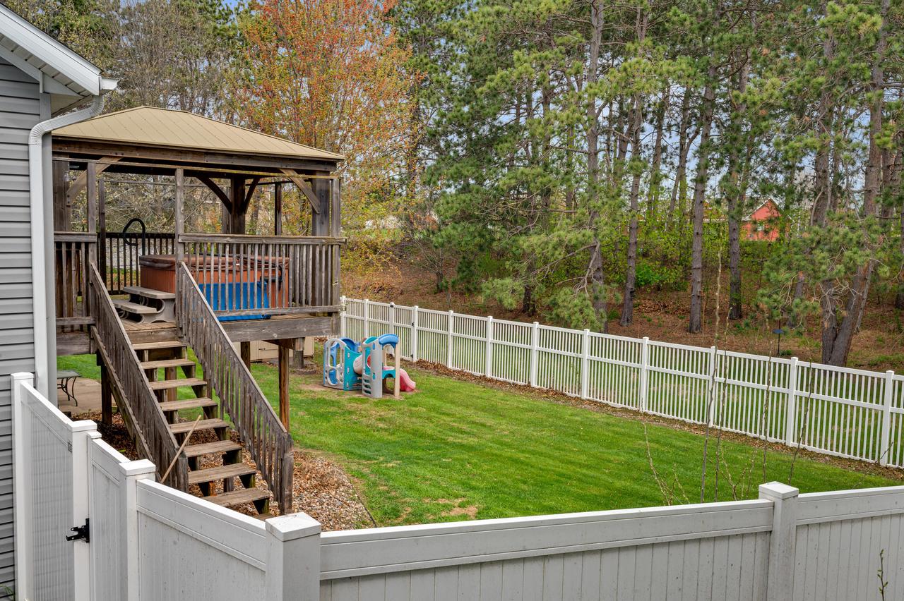 1061 Hanson PLACE SOUTH South