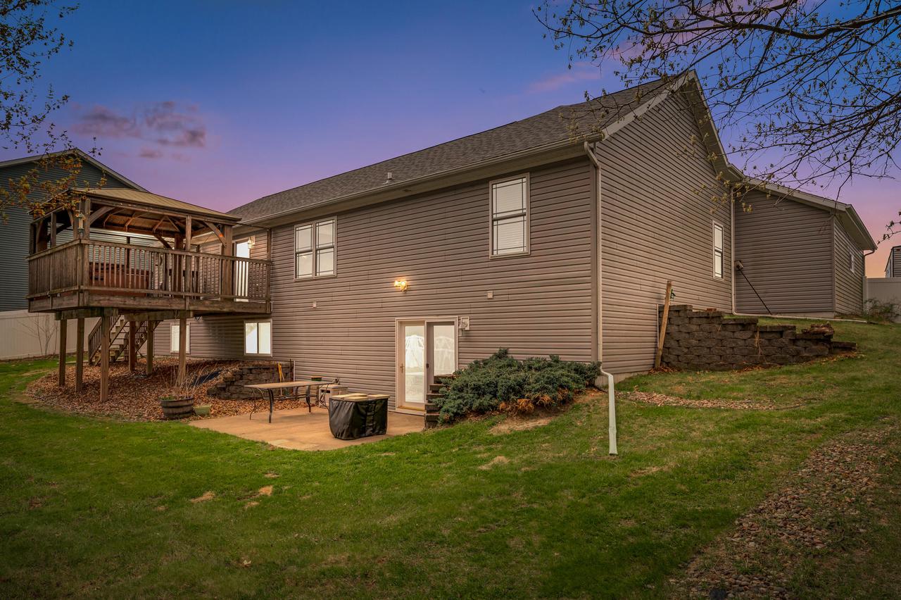 1061 Hanson PLACE SOUTH South