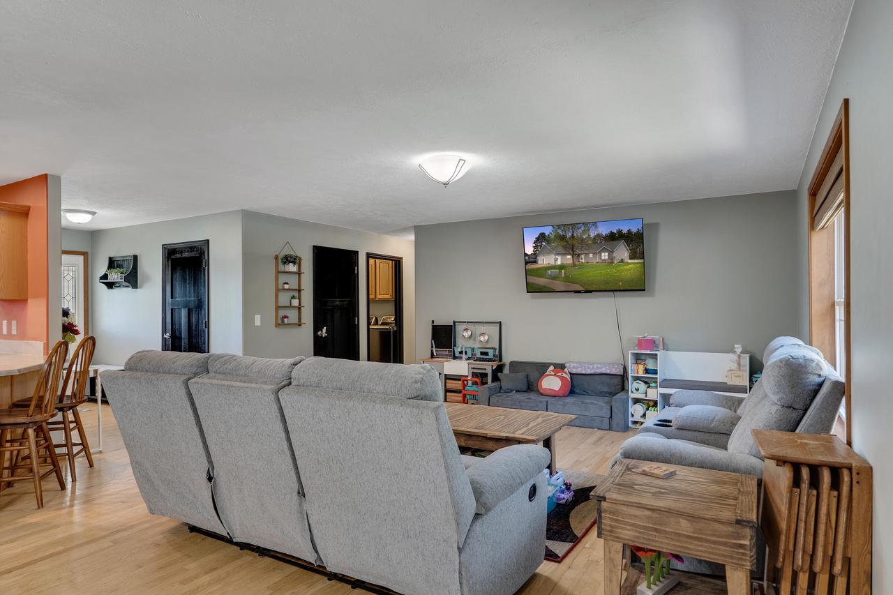 1061 Hanson PLACE SOUTH South