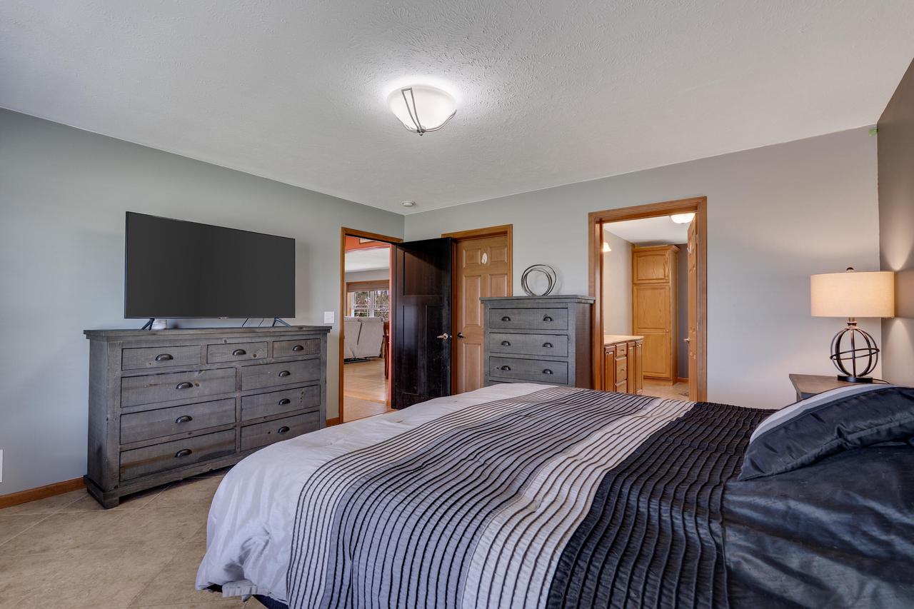 1061 Hanson PLACE SOUTH South