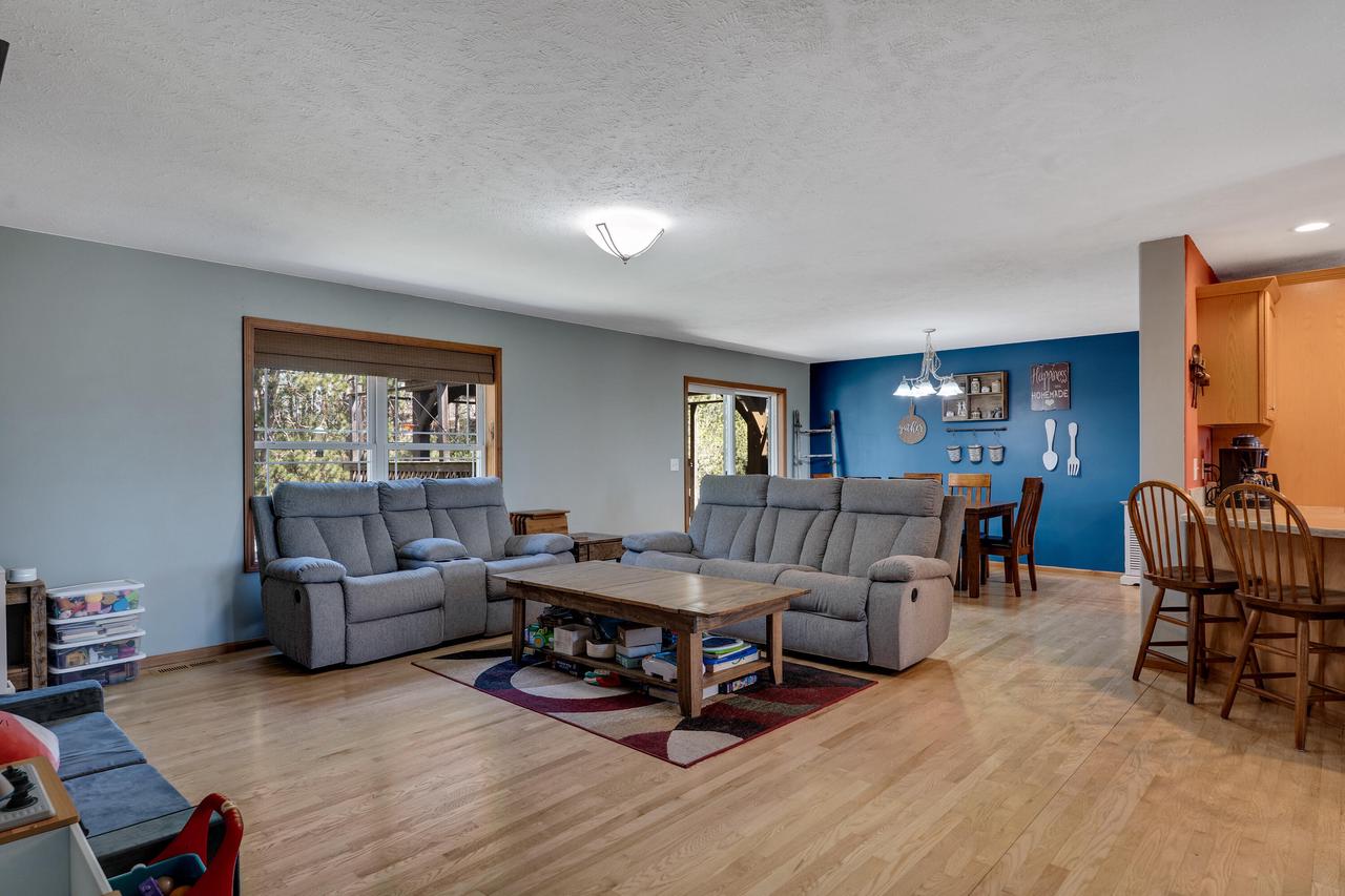 1061 Hanson PLACE SOUTH South