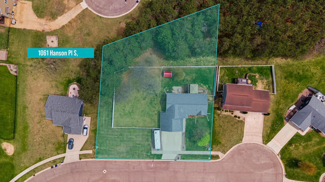 1061 Hanson PLACE SOUTH South
