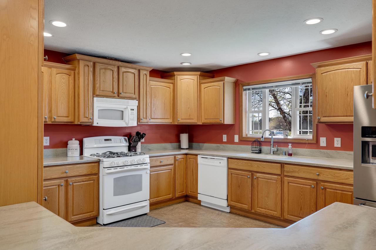 1061 Hanson PLACE SOUTH South