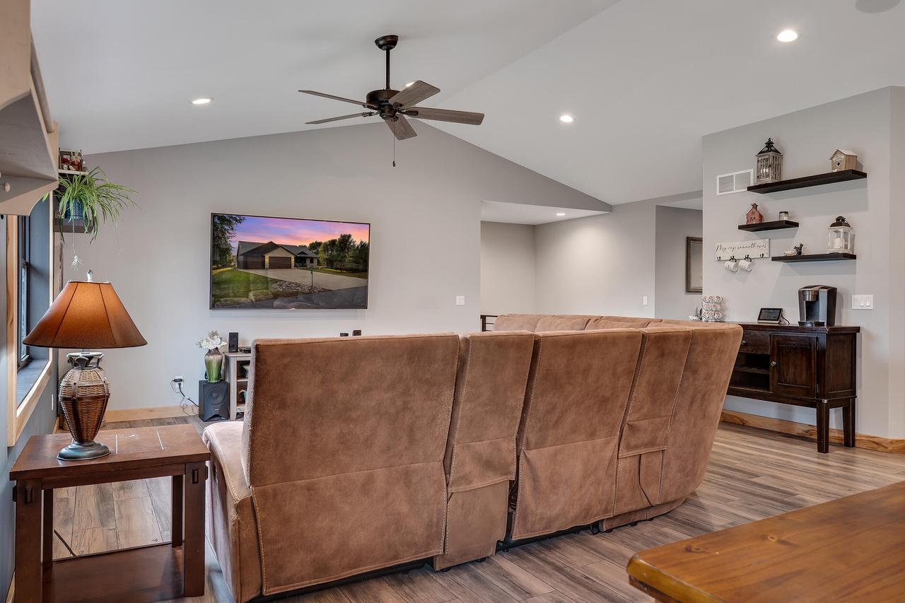 N8449 Ducke DRIVE