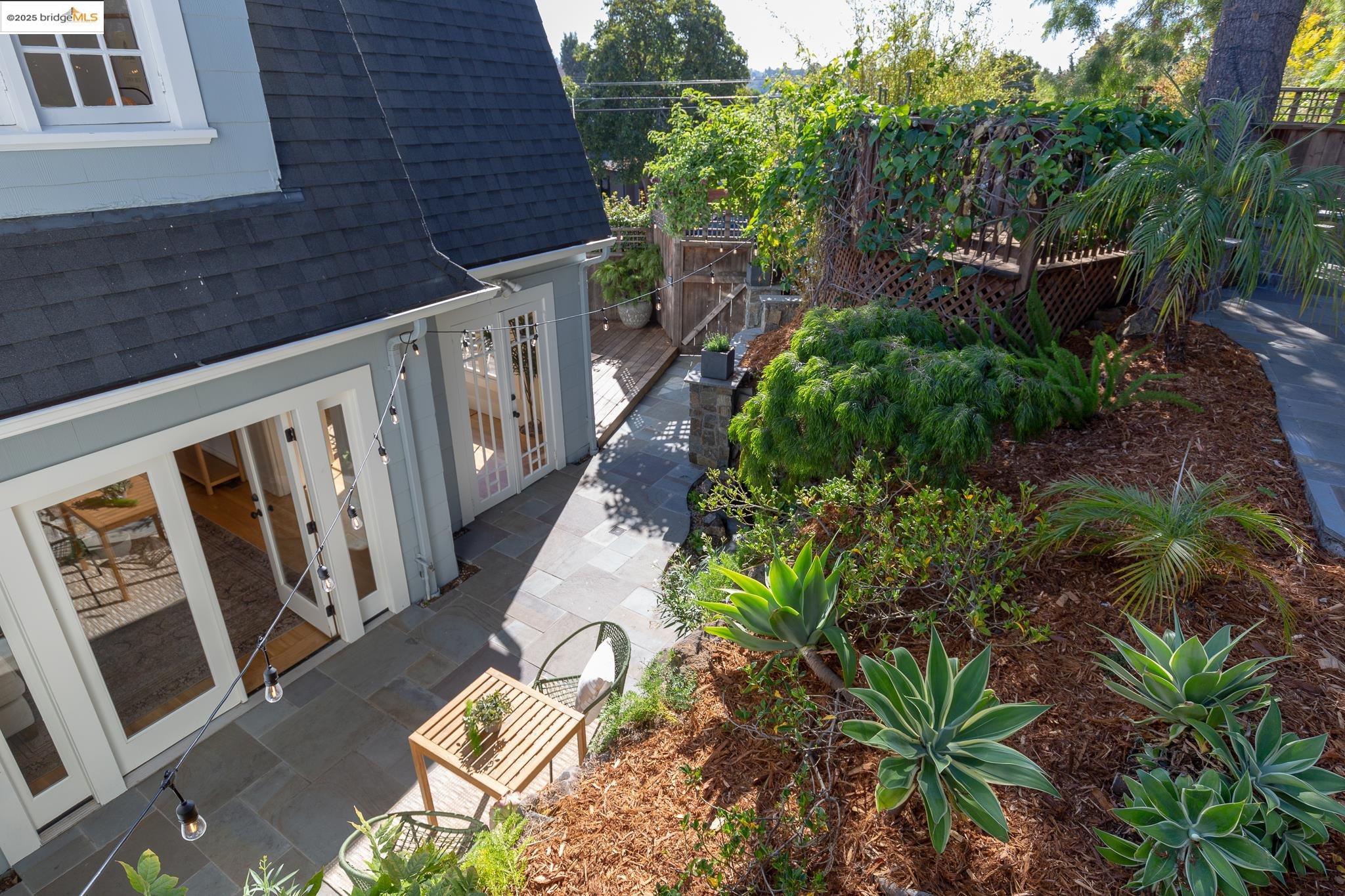 495 Jean St