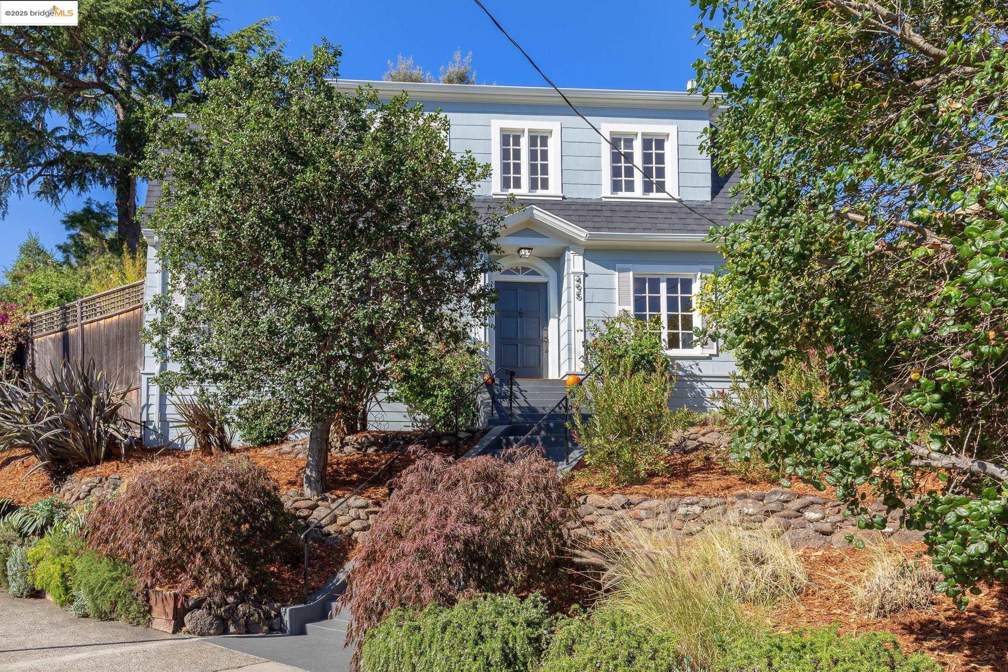 495 Jean St