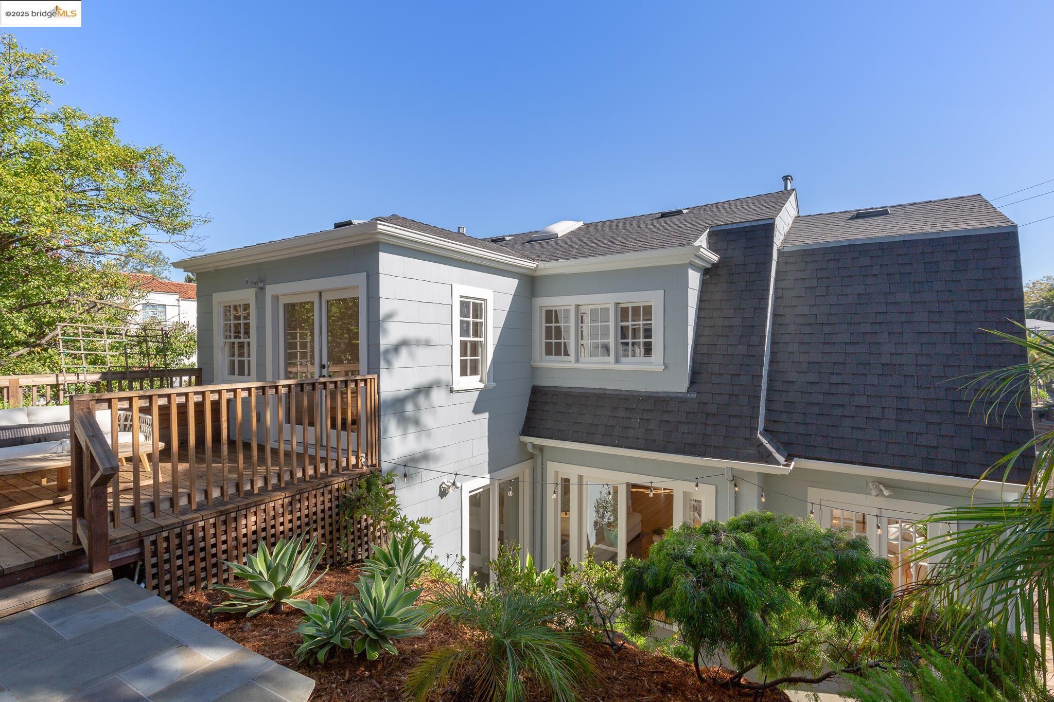 495 Jean St