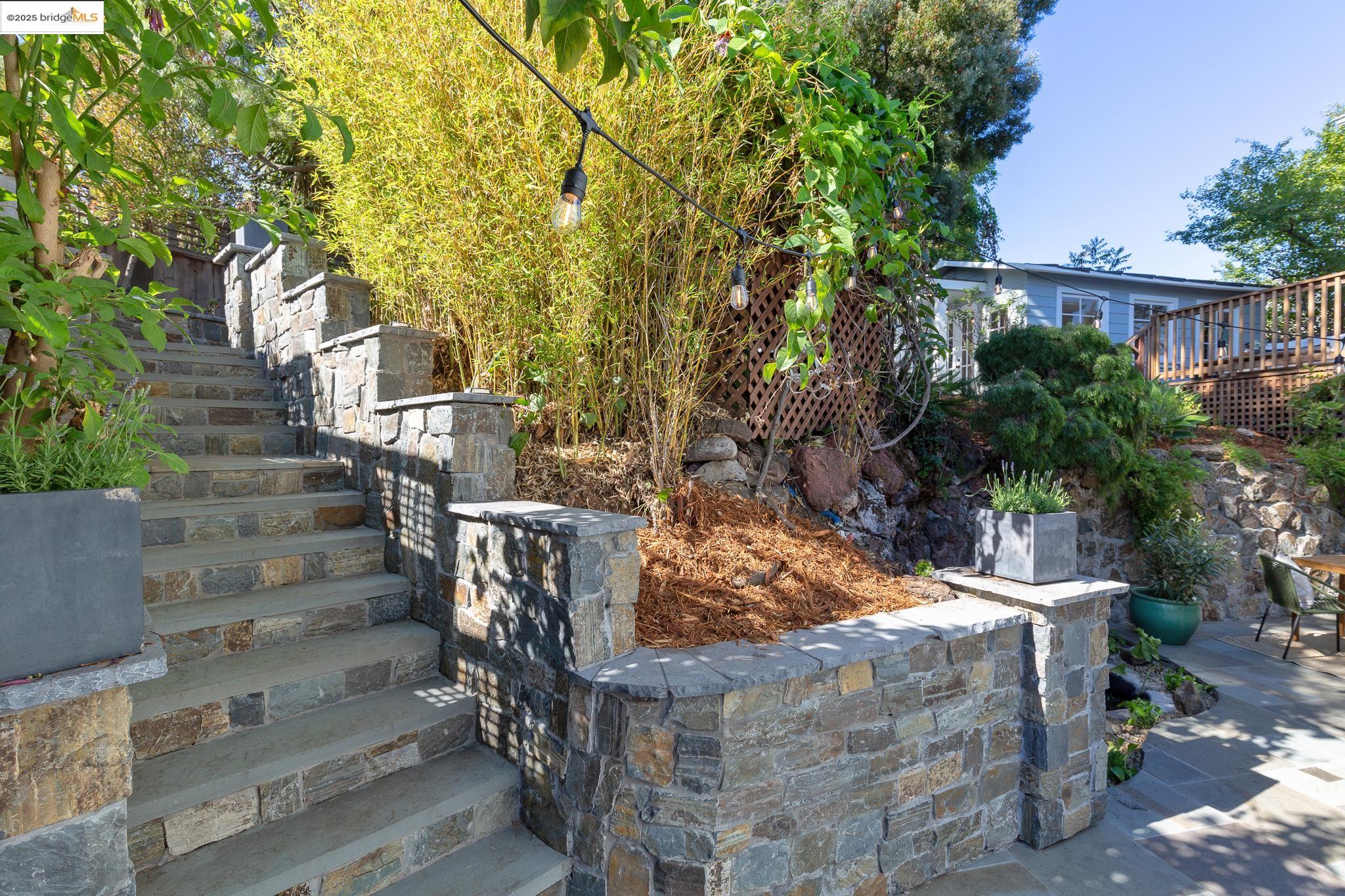 495 Jean St