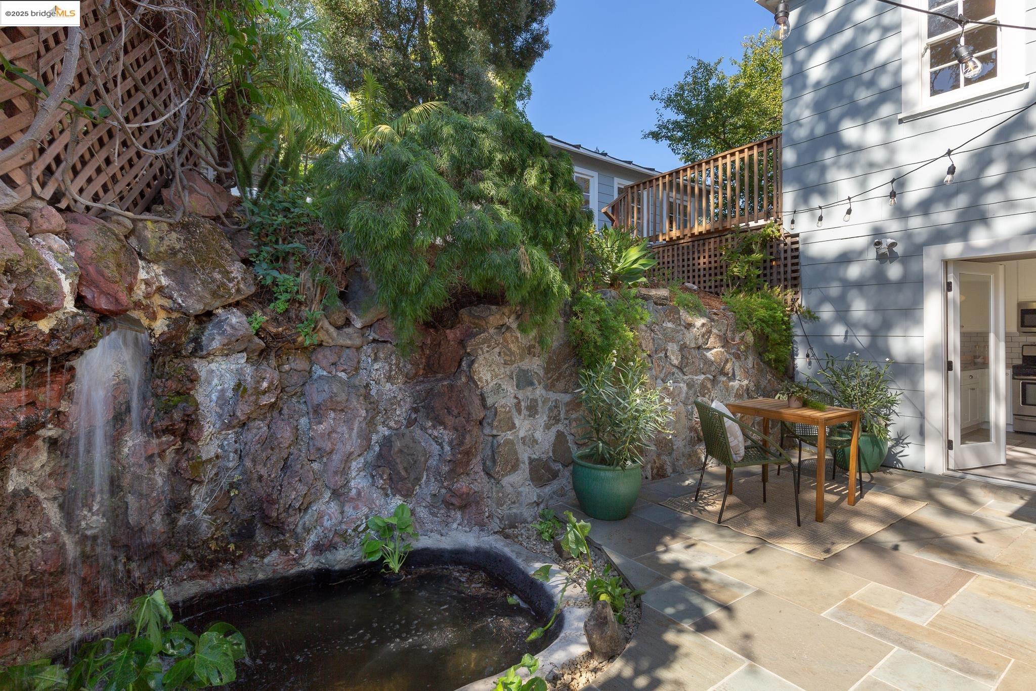 495 Jean St