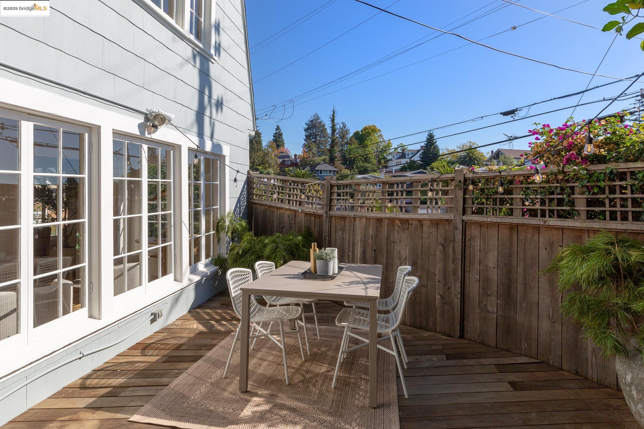495 Jean St