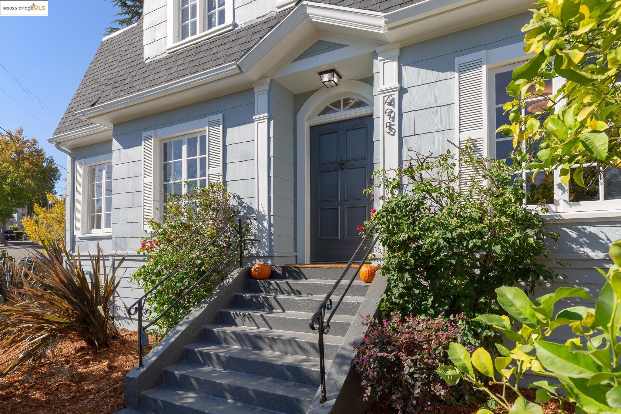 495 Jean St