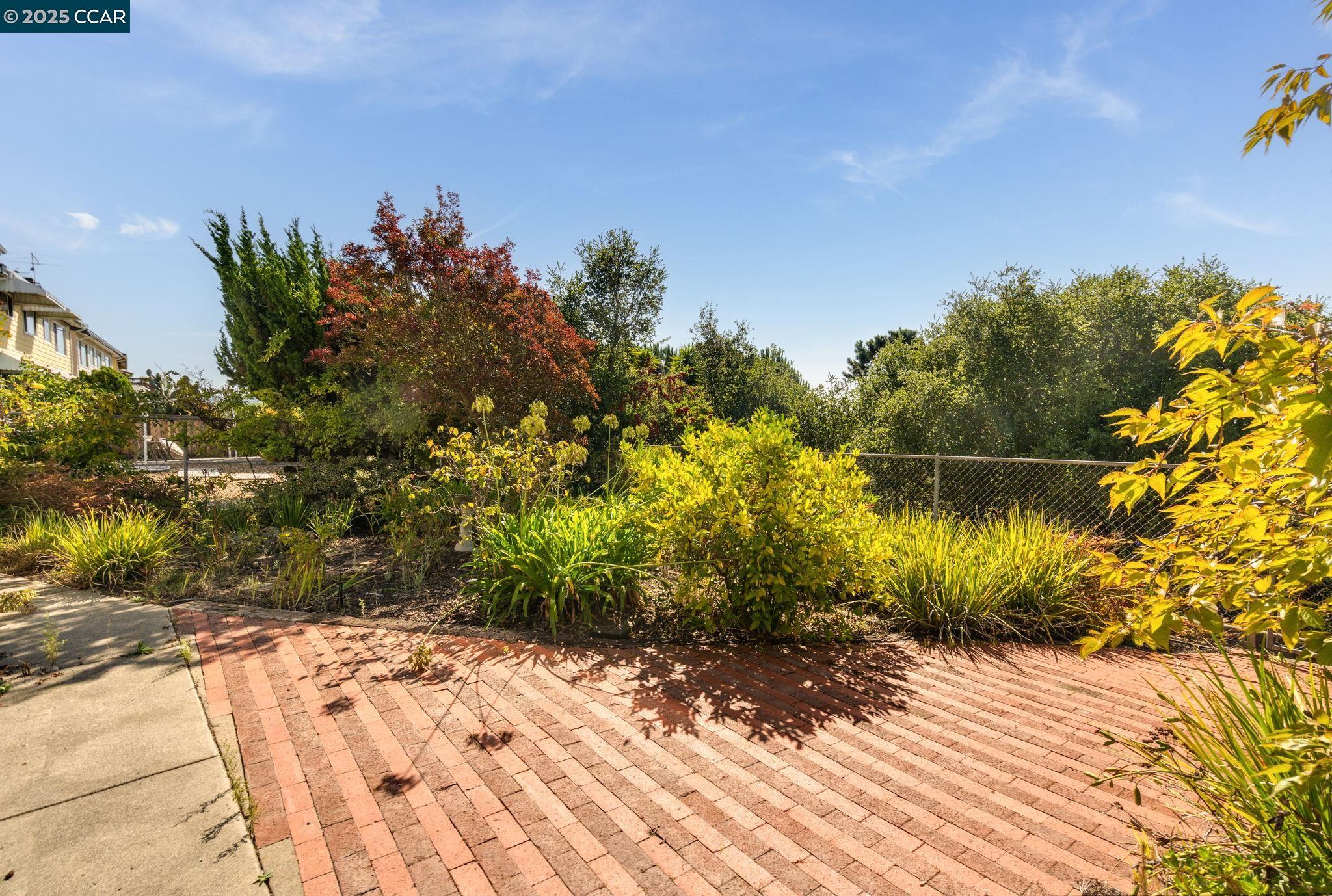 353 Crestmont Dr