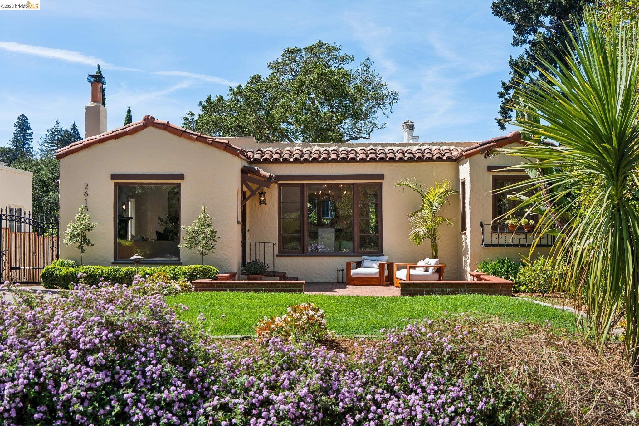 2615 La Cuesta Ave