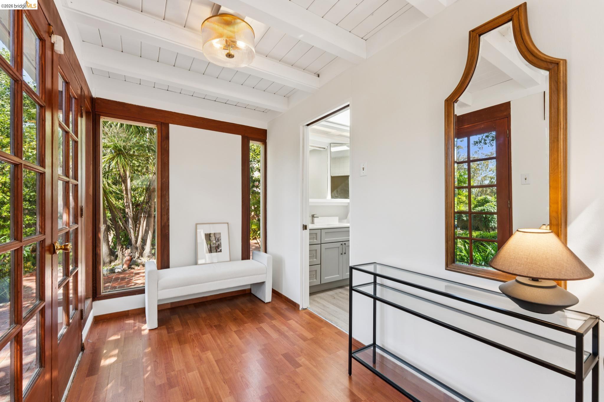 2615 La Cuesta Ave