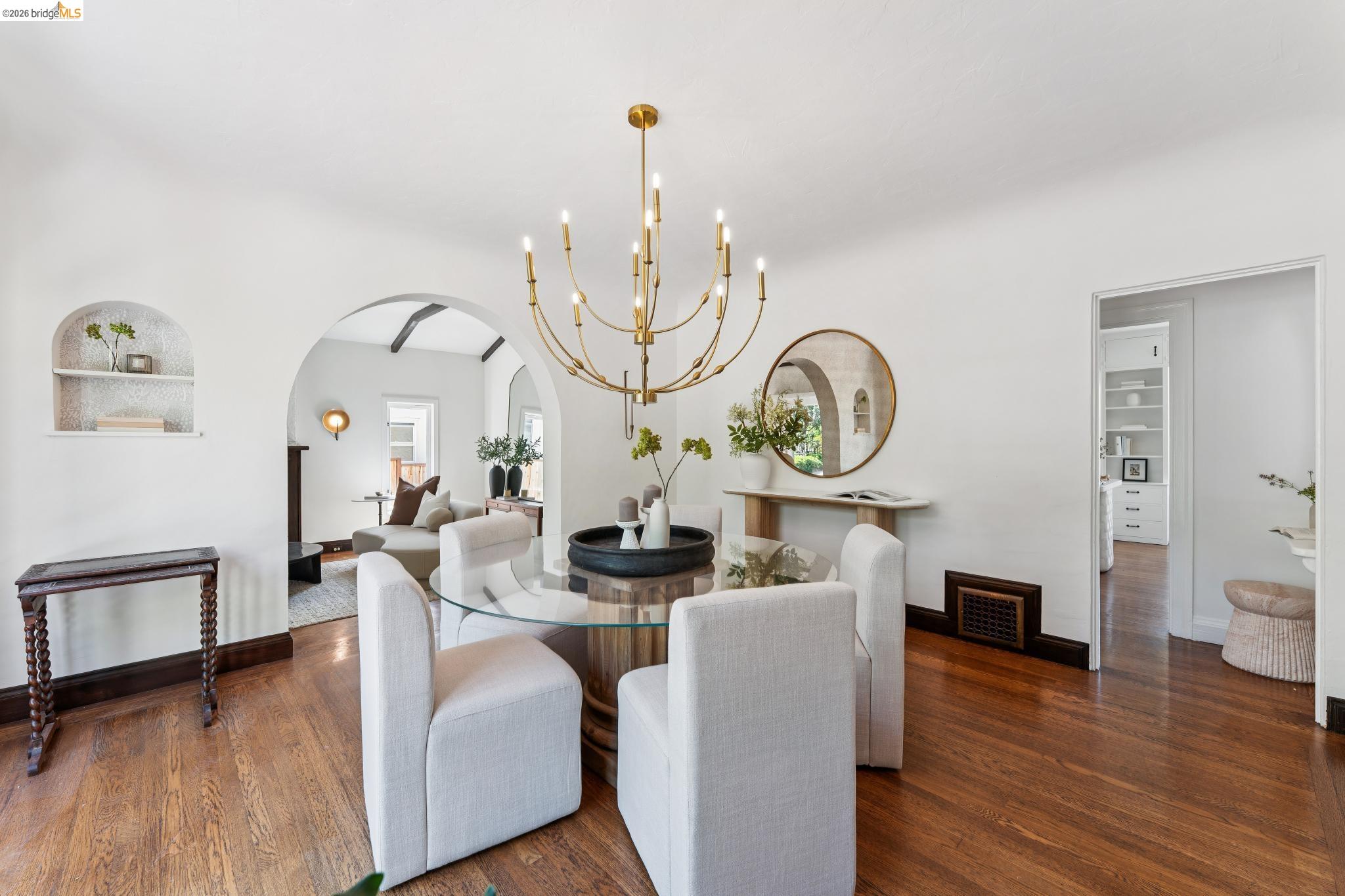 2615 La Cuesta Ave