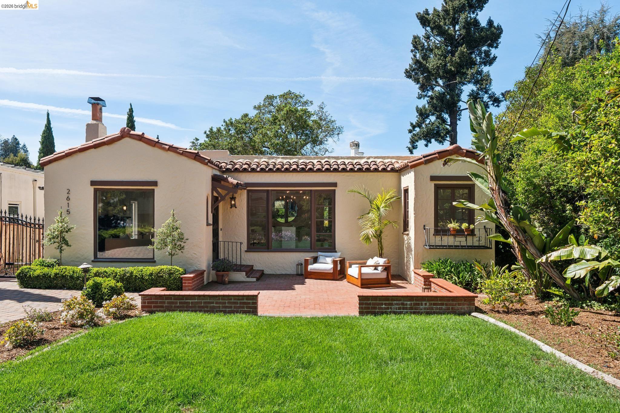 2615 La Cuesta Ave