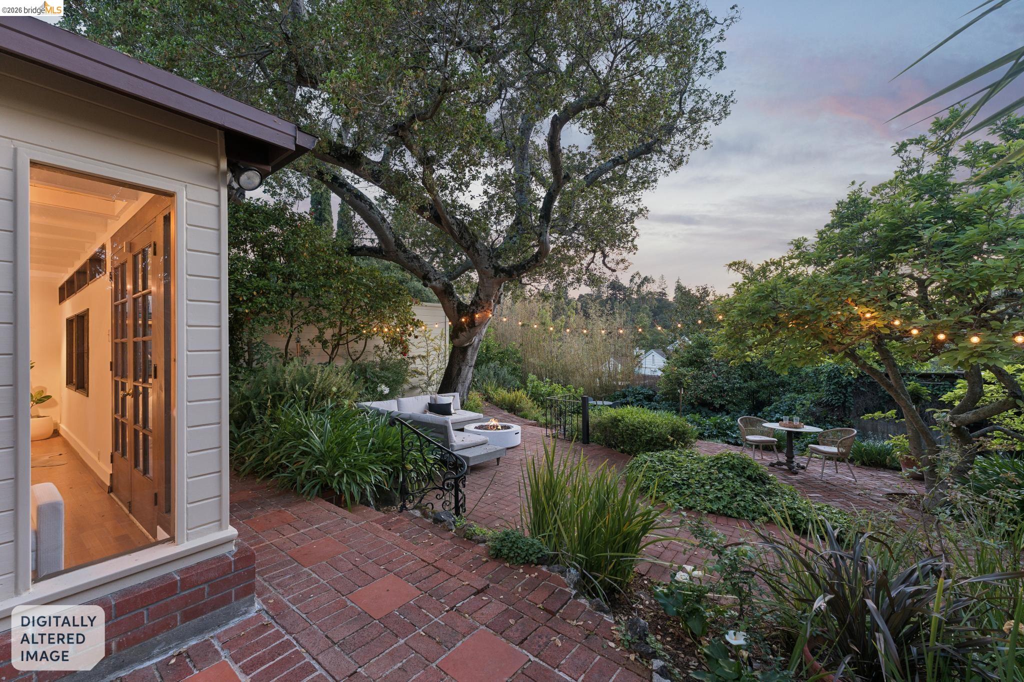 2615 La Cuesta Ave