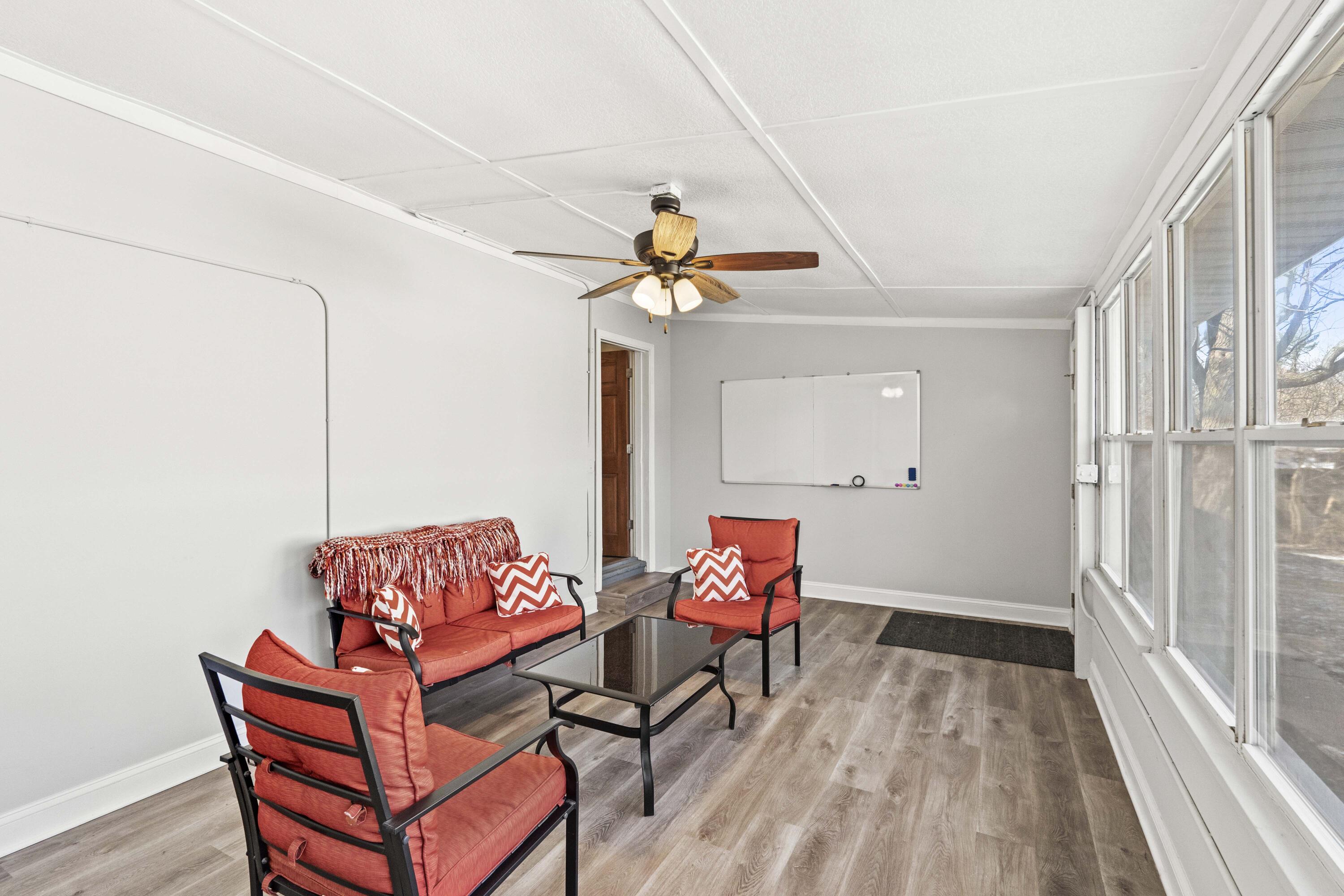 1805 E Glendale Boulevard