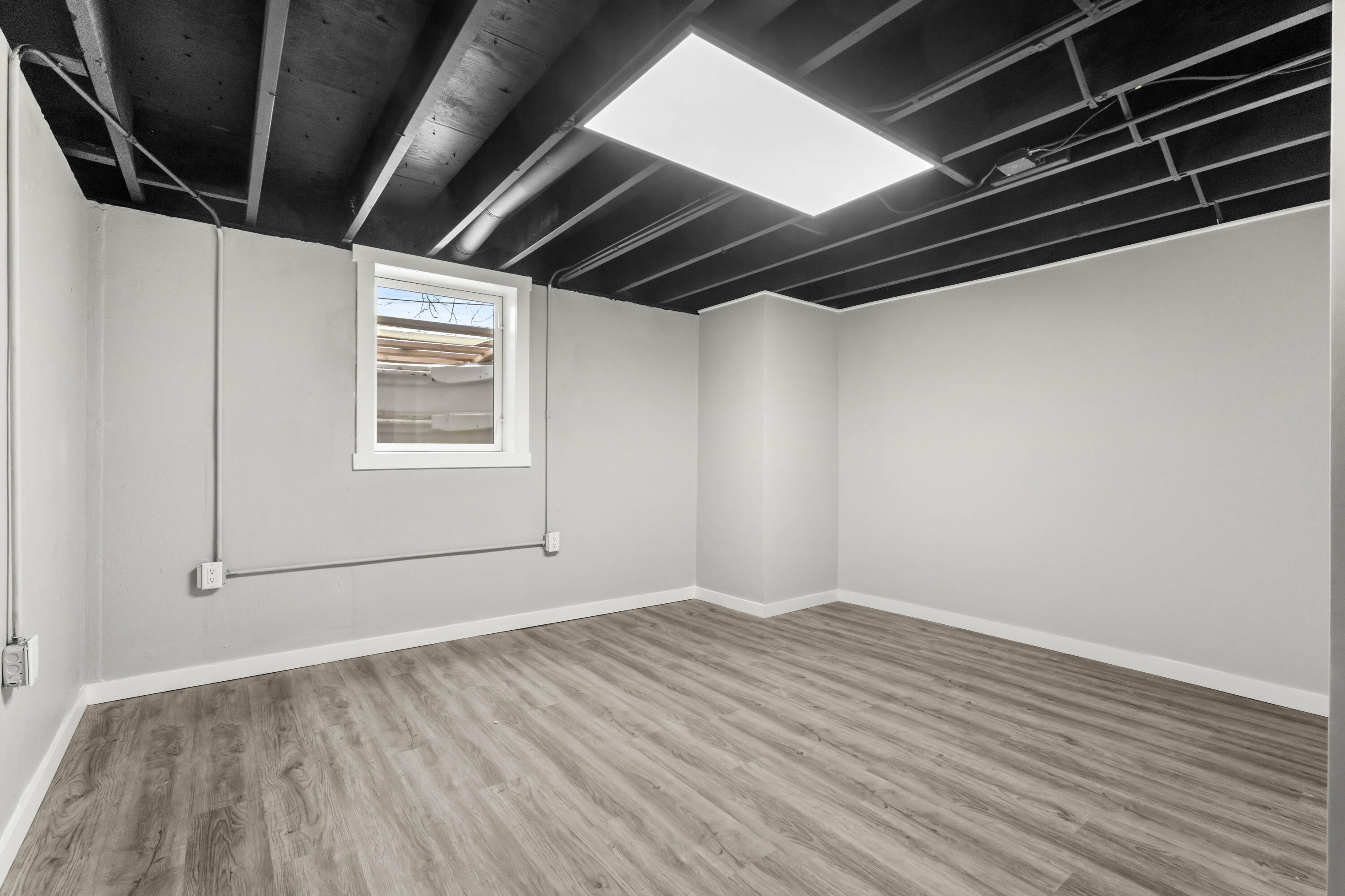 2045 W 50th Place