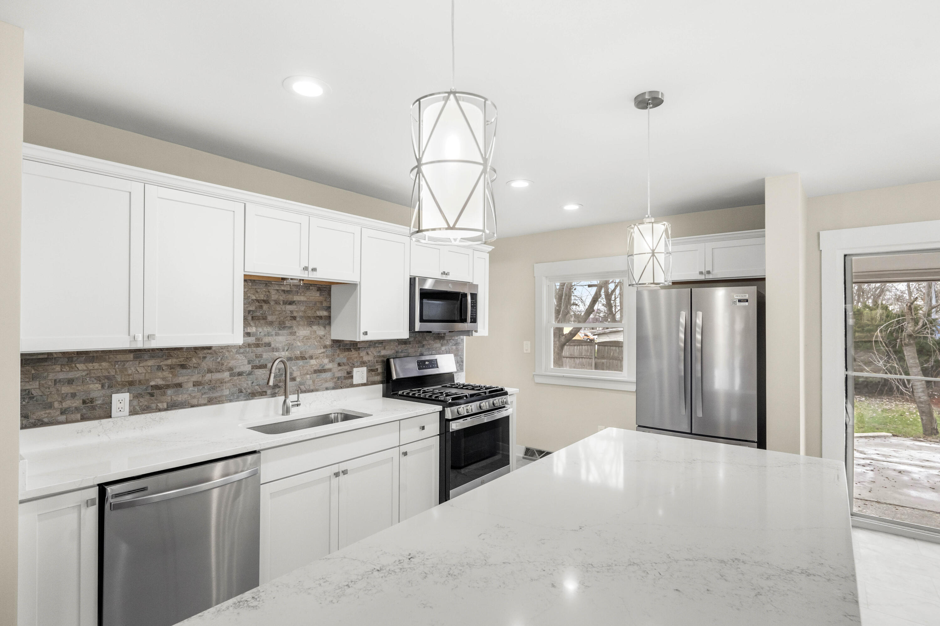 2045 W 50th Place