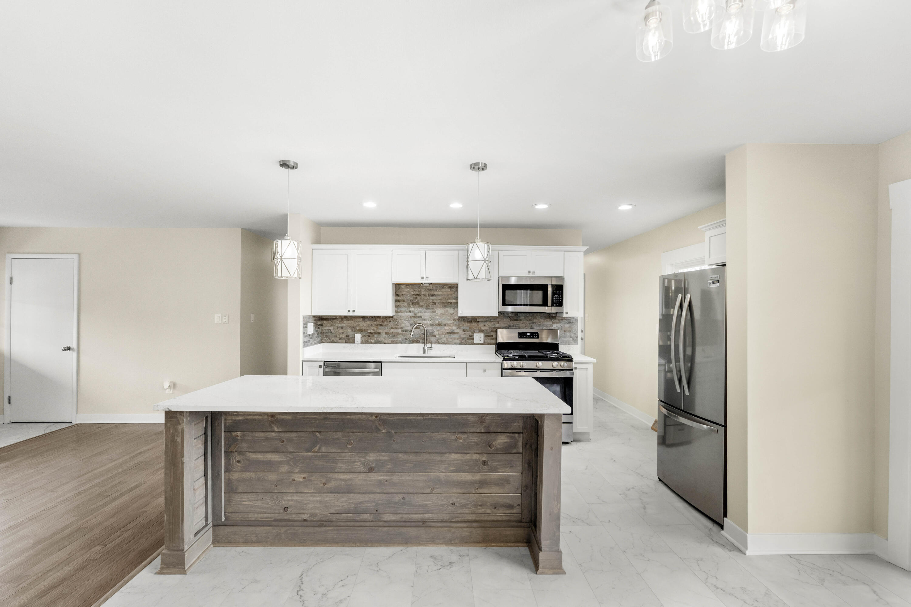2045 W 50th Place