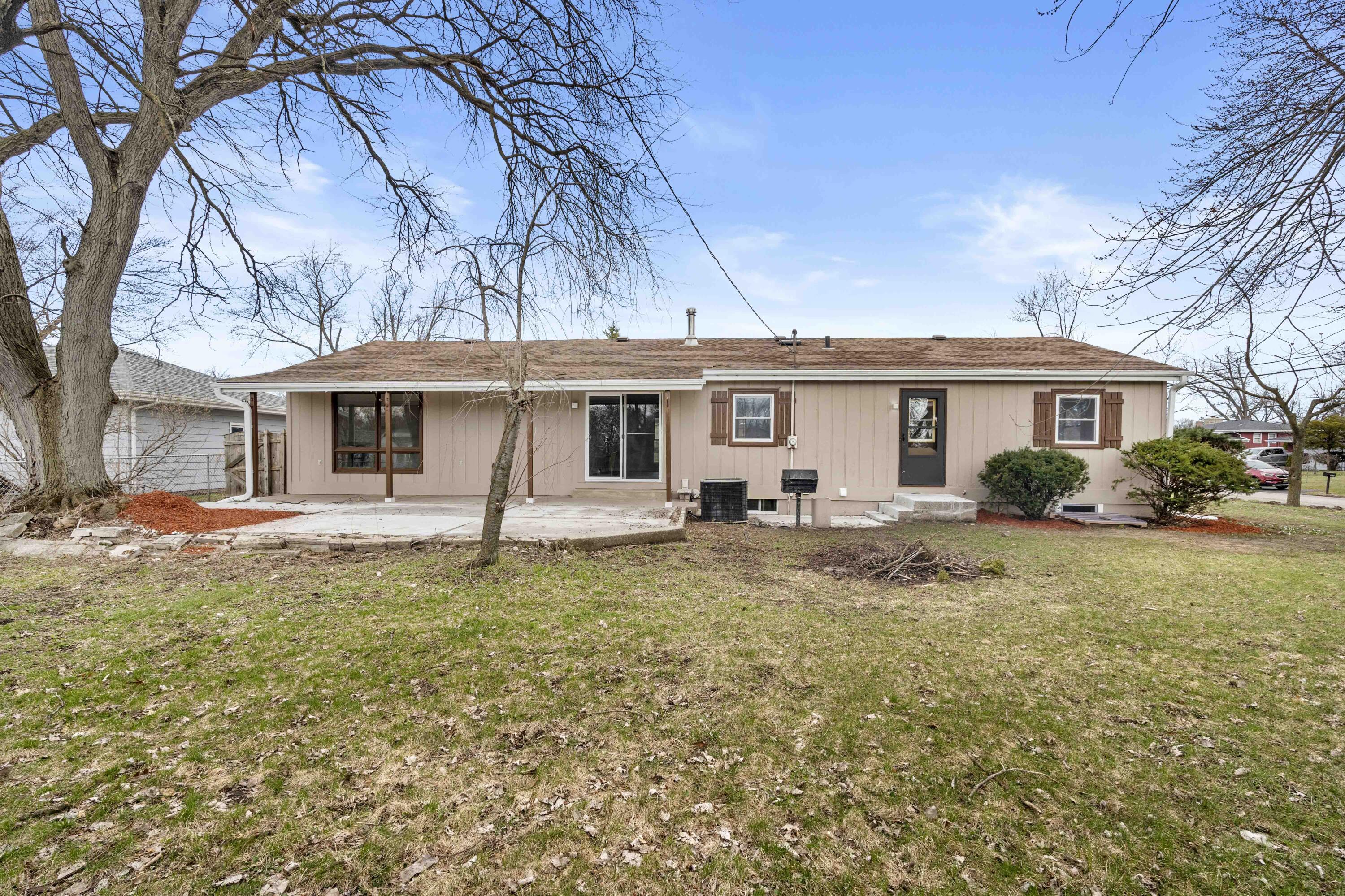 2045 W 50th Place
