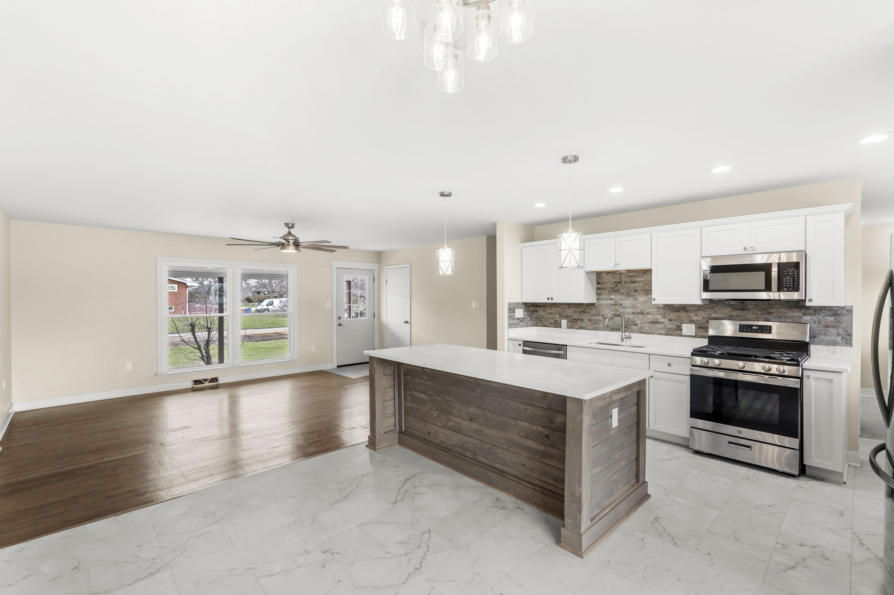 2045 W 50th Place