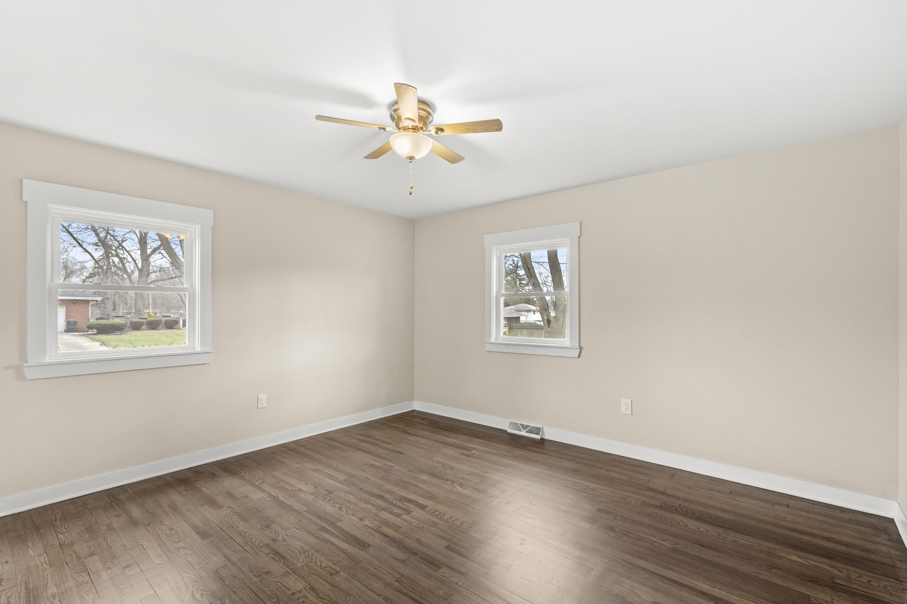 2045 W 50th Place