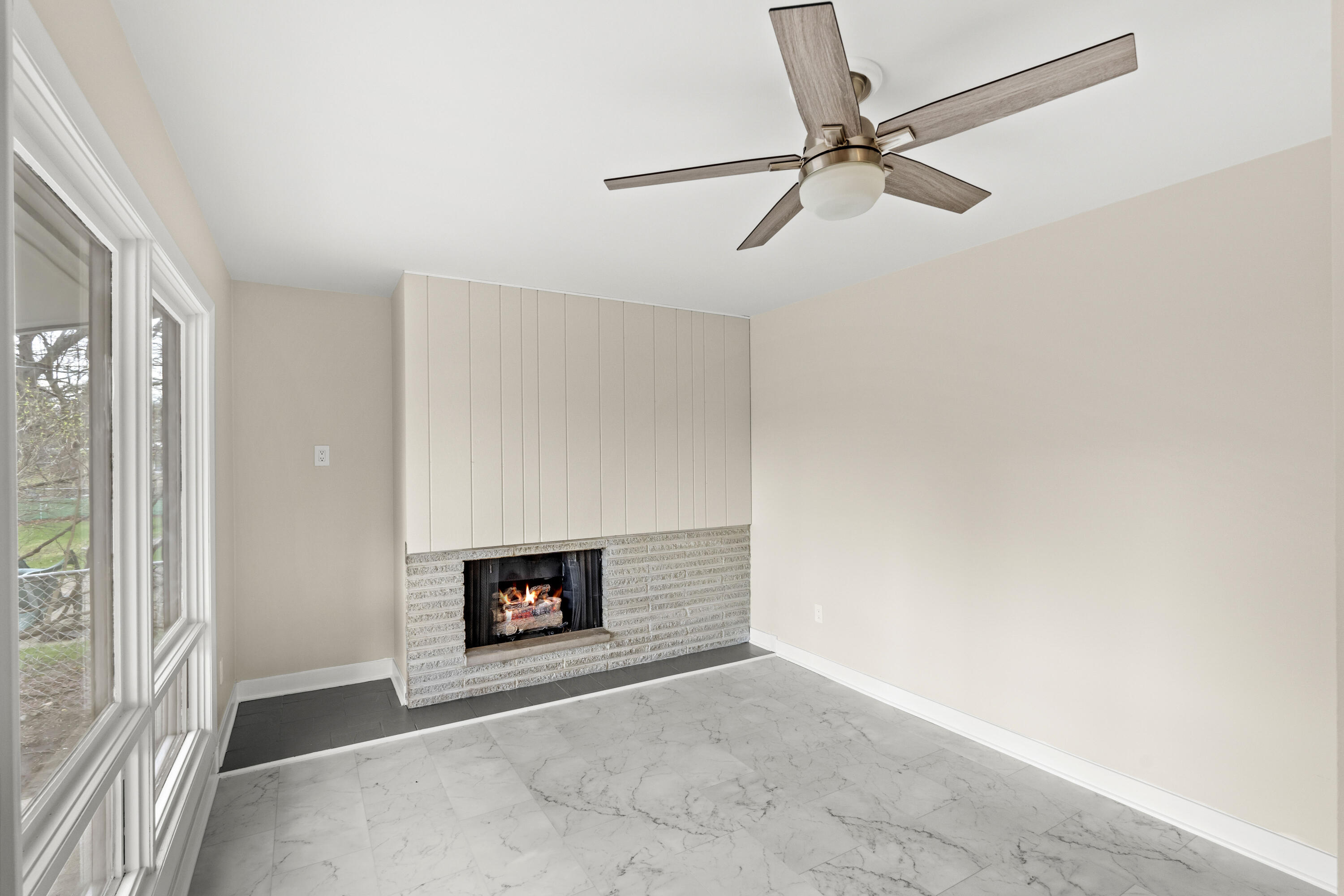 2045 W 50th Place