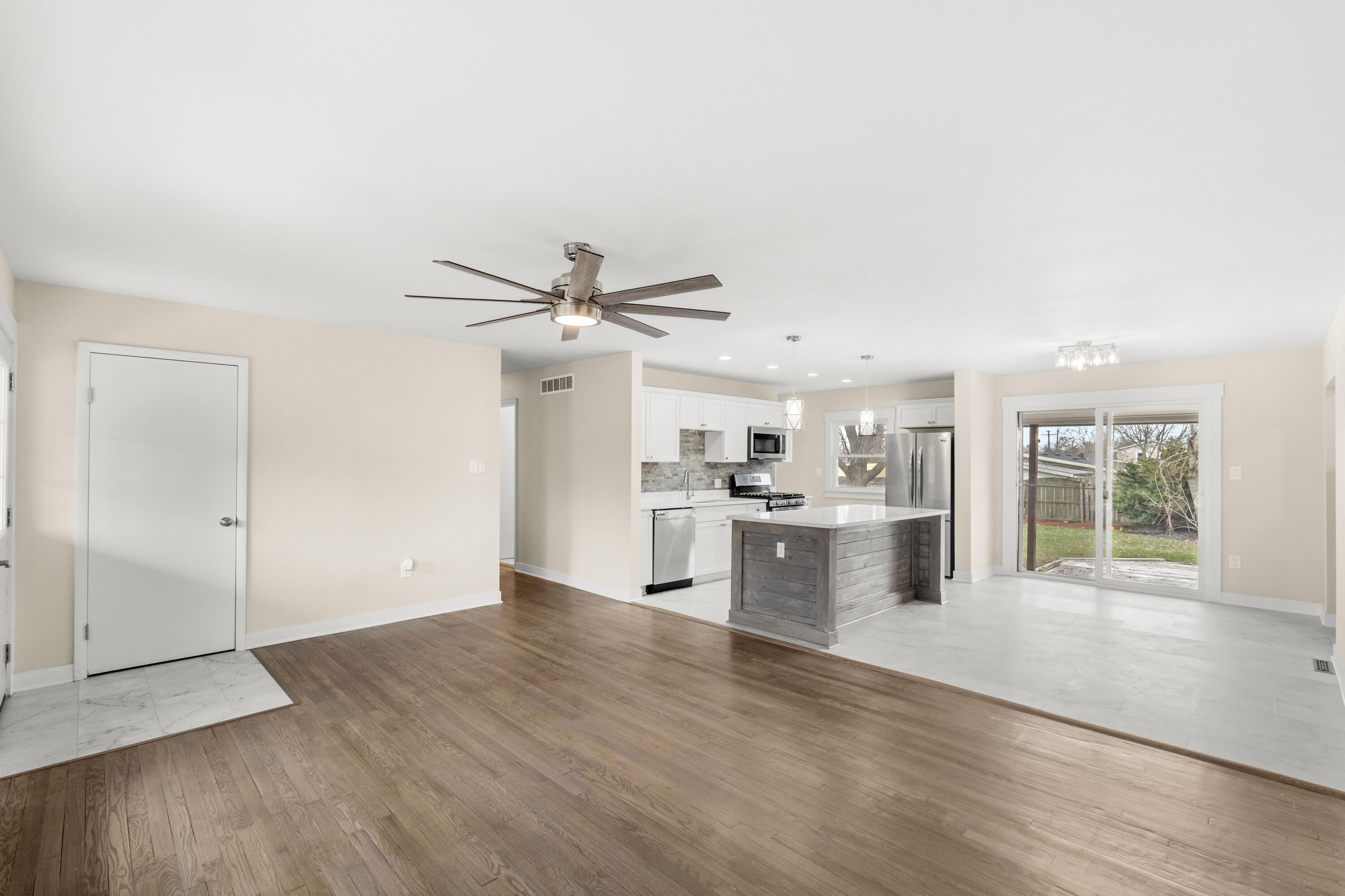 2045 W 50th Place