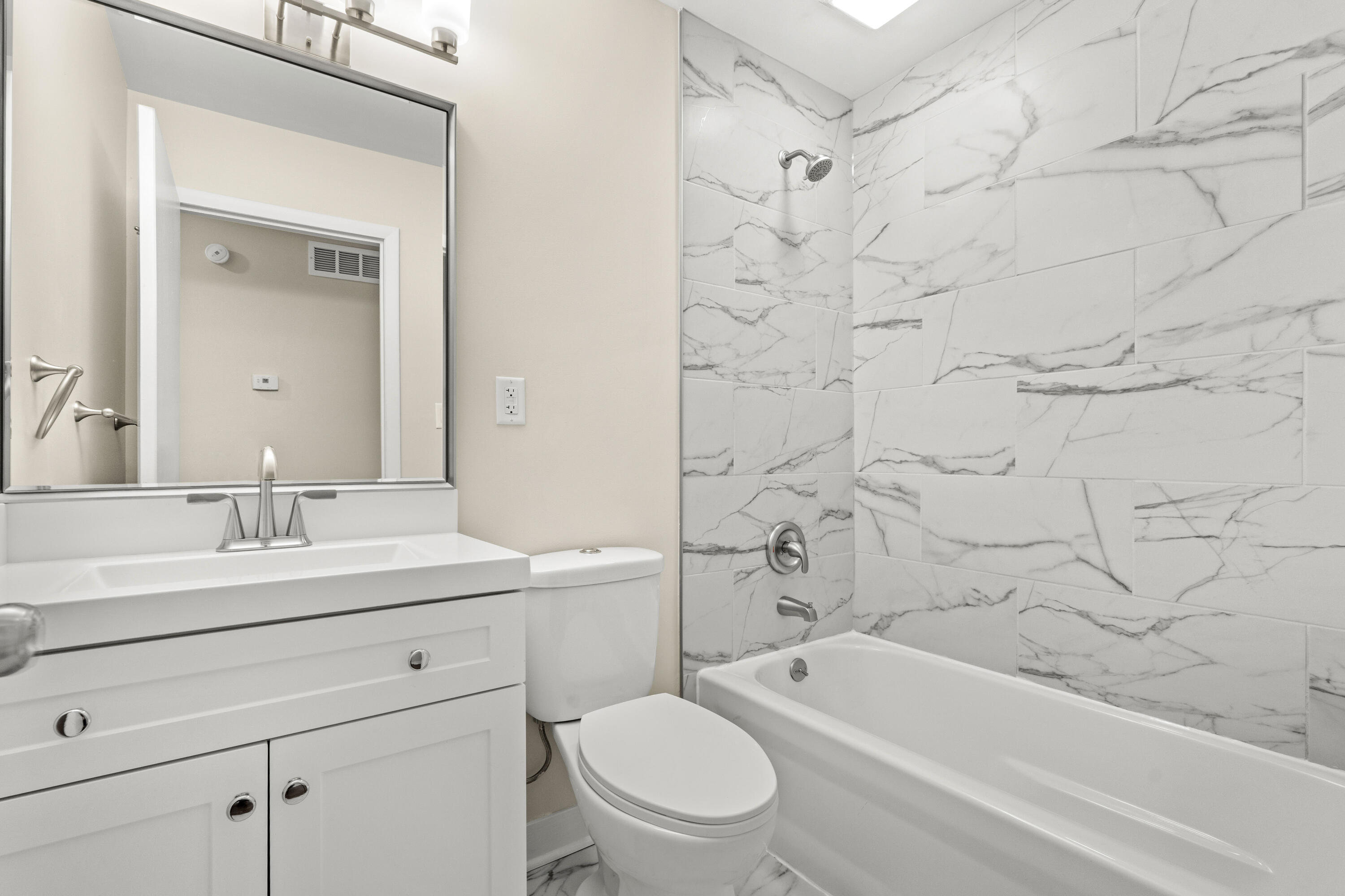 2045 W 50th Place