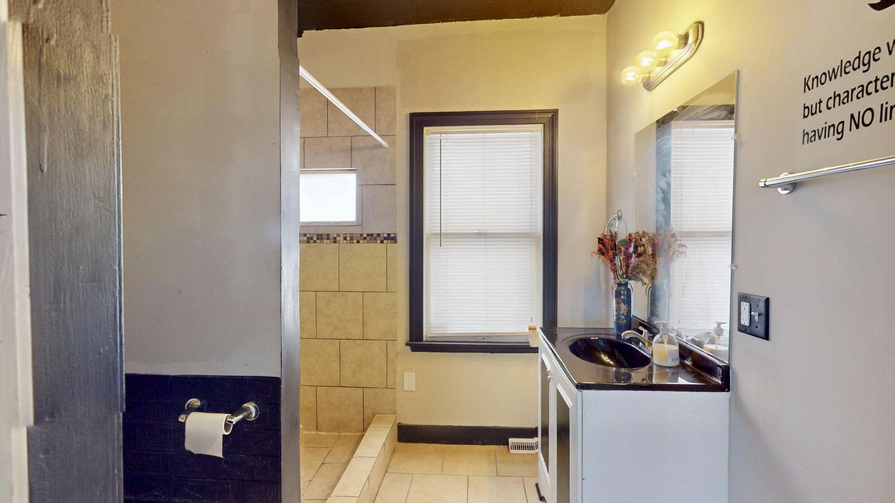 4916 Northcote Avenue