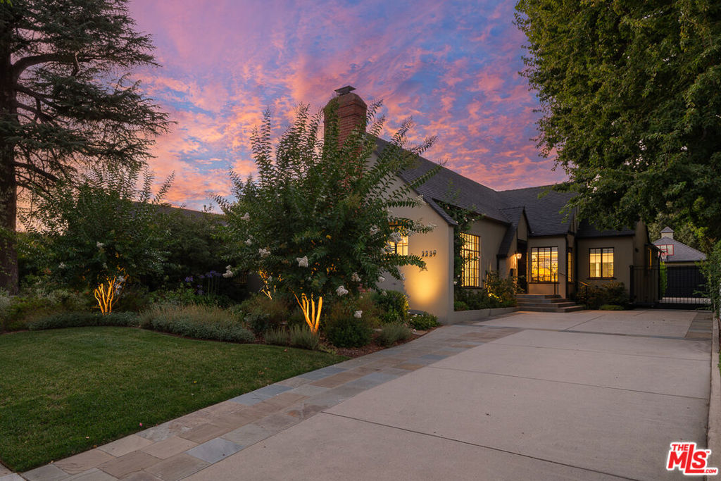 2239 Paloma Street