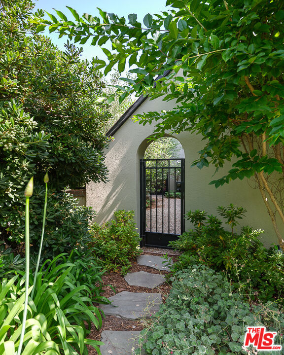 2239 Paloma Street