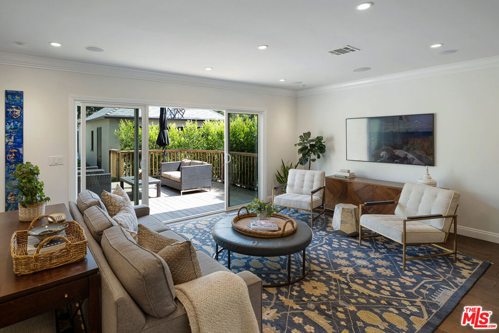 2239 Paloma Street