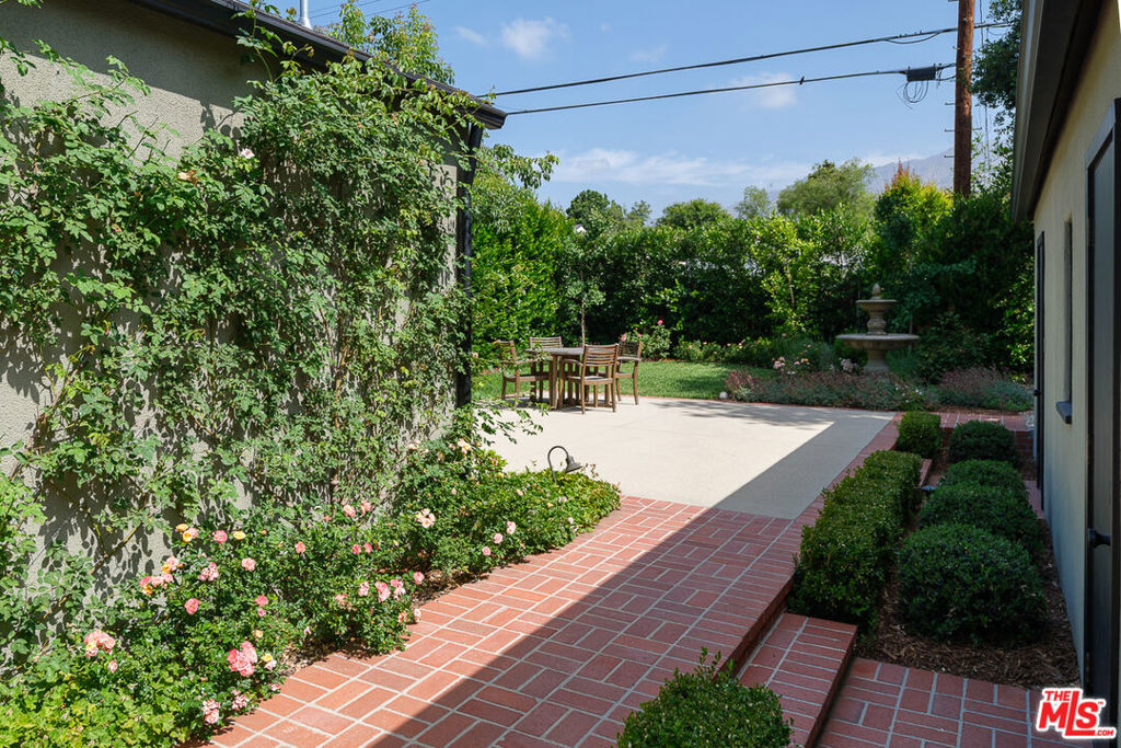 2239 Paloma Street