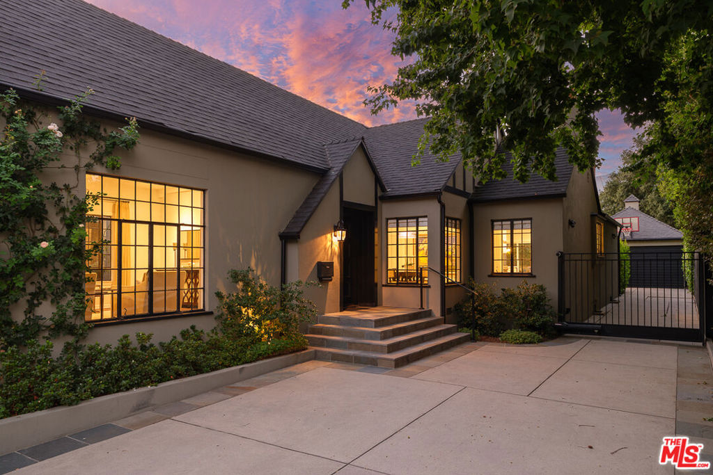 2239 Paloma Street