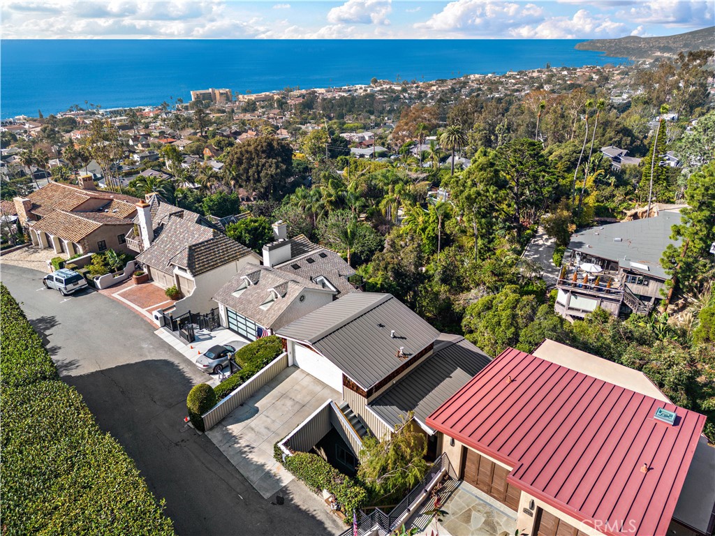 686 Diamond Street