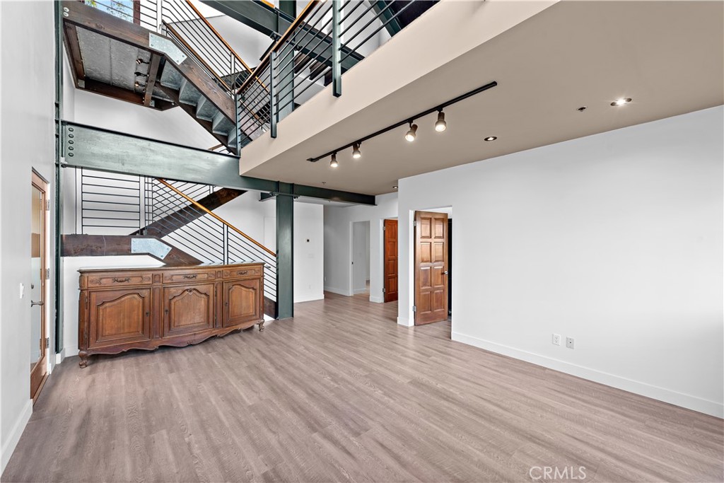 686 Diamond Street