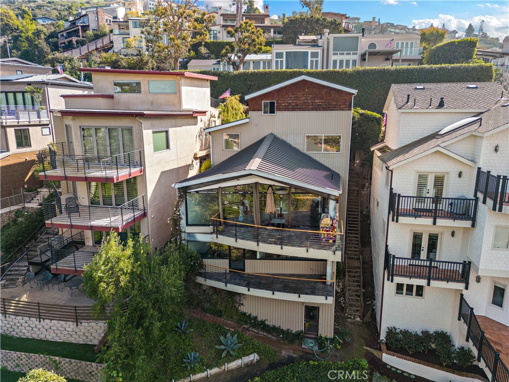 686 Diamond Street