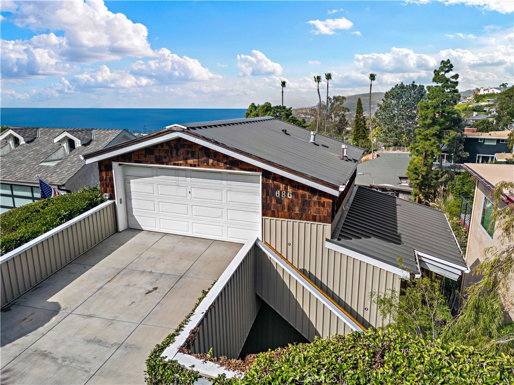 686 Diamond Street