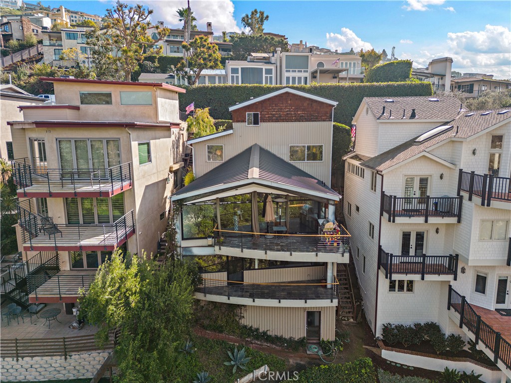 686 Diamond Street
