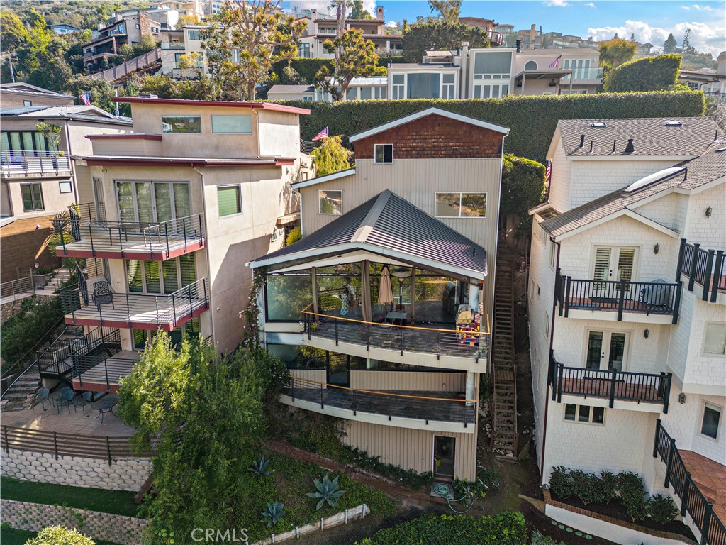 686 Diamond Street