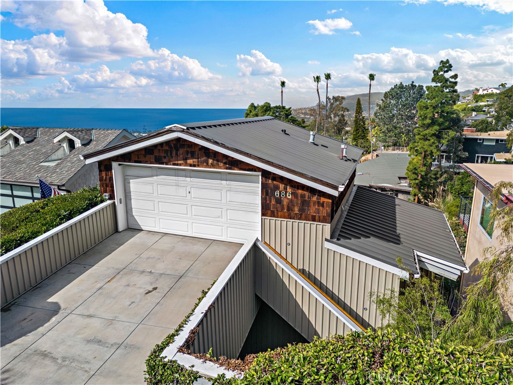 686 Diamond Street