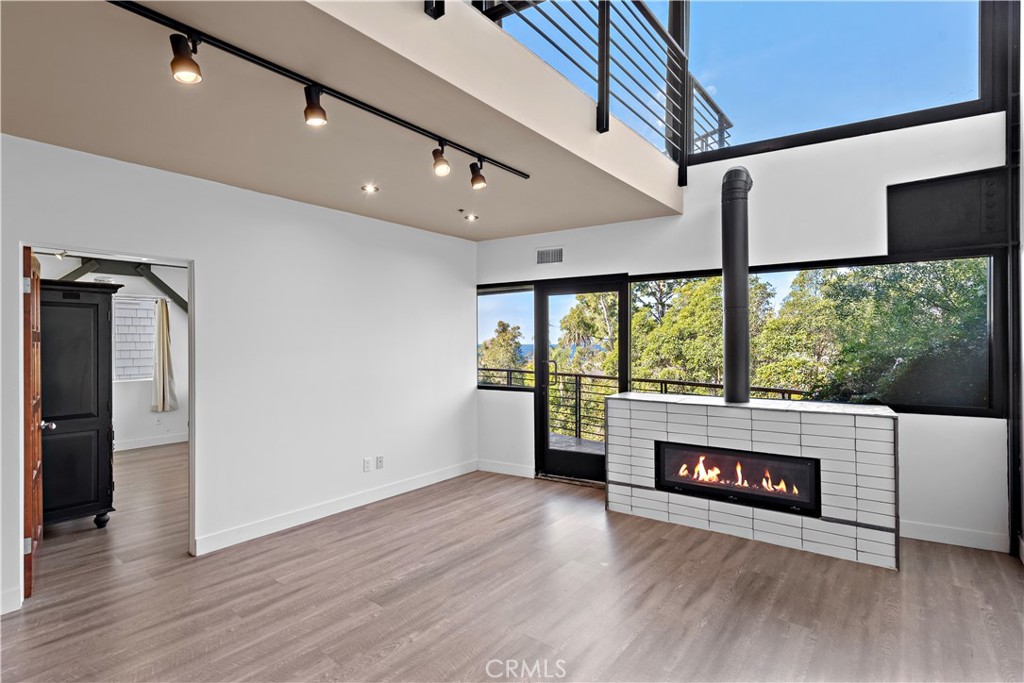 686 Diamond Street