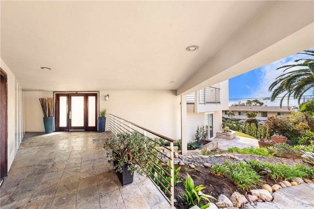 325 Moss Street