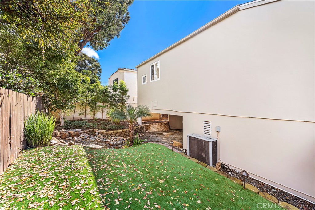 325 Moss Street