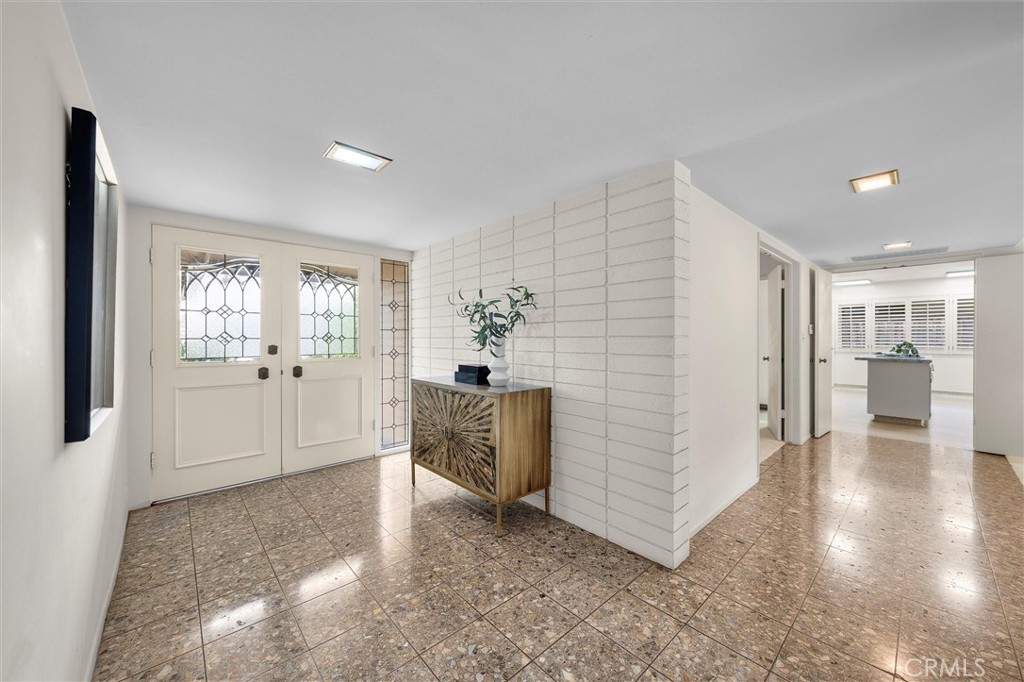 1812 Tradewinds Lane