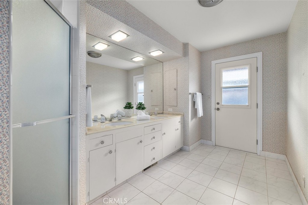 1812 Tradewinds Lane