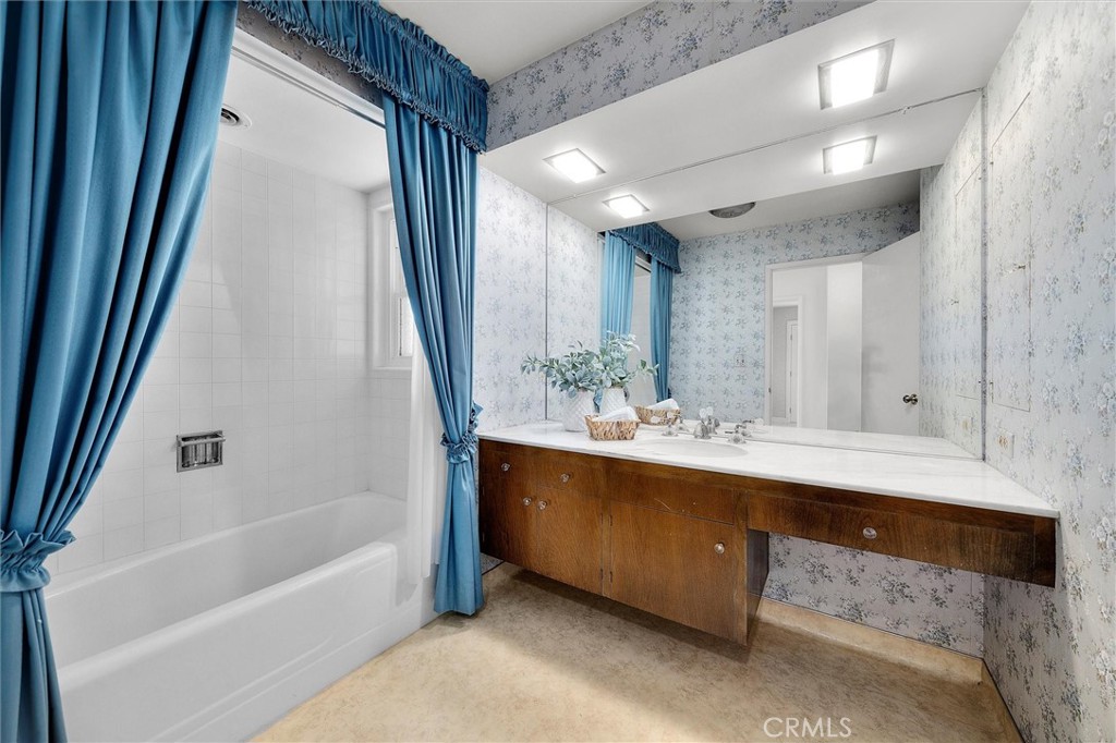 1812 Tradewinds Lane